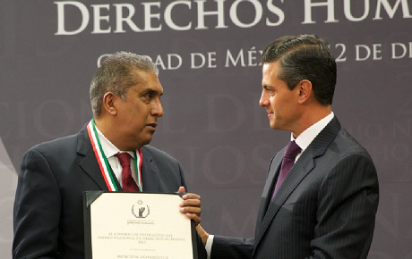 DOBLE PREMIO A ESTRADA JUÁREZ POR DEFENDER A LA NIÑEZ