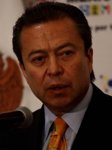 Nuestra consulta es consecuente y cumplidora de un compromiso con los ciudadanos. Y, para la precisión jurídica, éste no es un tema electoral, esto tiene que ver con la estructura de gobierno, es parte del cambio de régimen”. CÉSAR CAMACHO/PRESIDENTE DEL PRI