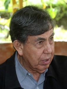 Al Gobierno Federal no le gusta que se realicen consultas: el PRI está inventando una consulta sobre el número de diputados y el PAN está preguntando a los trabajadores si quieren que les aumenten el salario, obviamente son distractores”. CUAUHTÉMOC CÁRDENAS/ EX PRESIDENTE DEL PRD