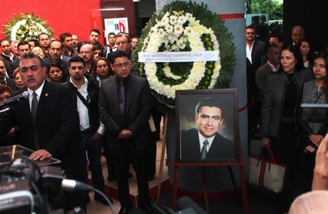 EMOTIVA DESPEDIDA A JAVIER GALVÁN EN EL PRI