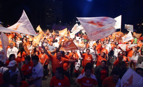 LA OLA DE ALFARO NARANJA, SE CONVIERTE EN TSUNAMI