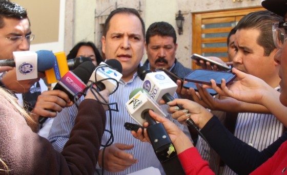 Devuelven regidores del PRI el aumento de sueldo