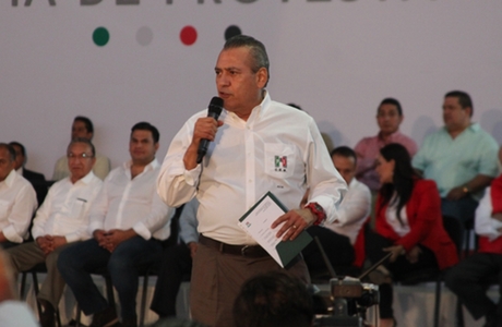 Manlio no quiere gobiernos que se encariñen con escritorios