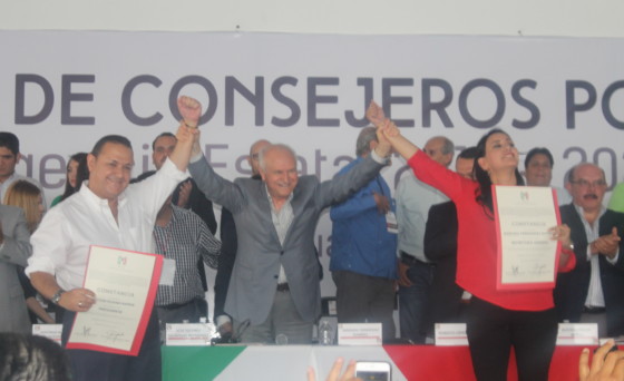 “Vamos a ganar en 2018”, afirma jubiloso Héctor Pizano al rendir protesta como presidente del PRI