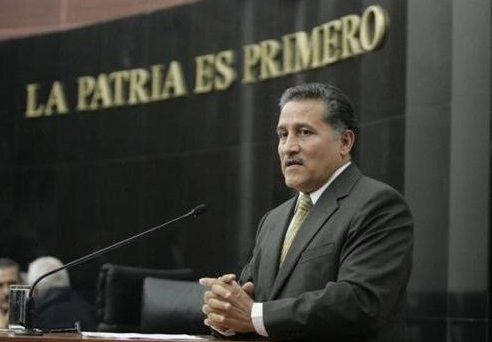 Aprueban solicitud de licencia como senador: Recibe Arturo Zamora reconocimiento de todas las fracciones