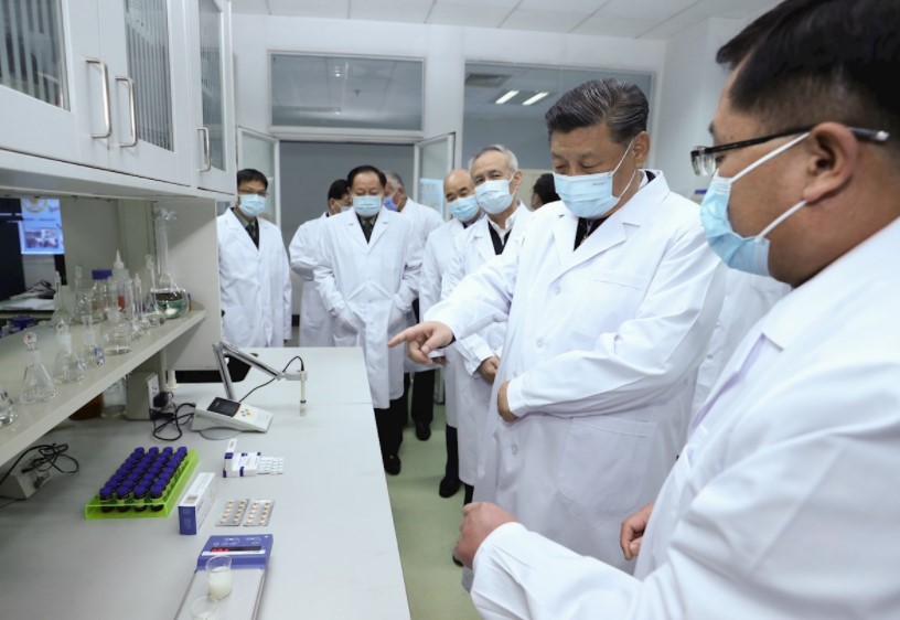 Xi Jinping visita laboratorio