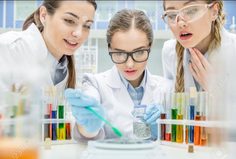 Mujeres en laboratorio